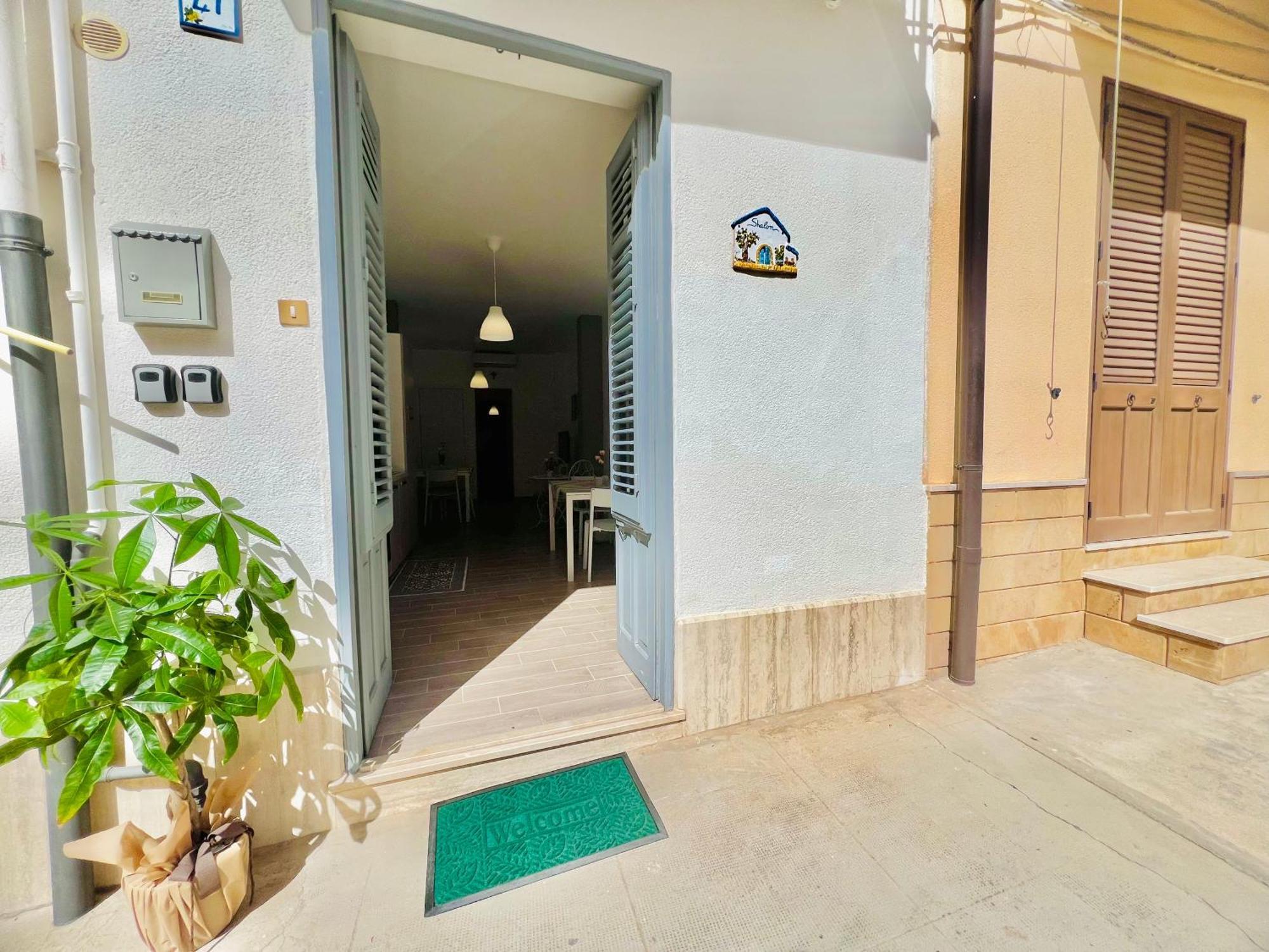 Domus Livi Hotel Cinisi Exterior photo